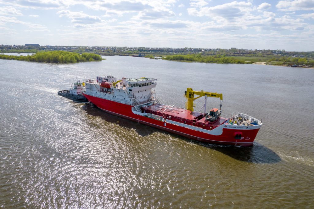 Шторм в Охотском море задерживает теплоходы из порта Корсаков на Курилы